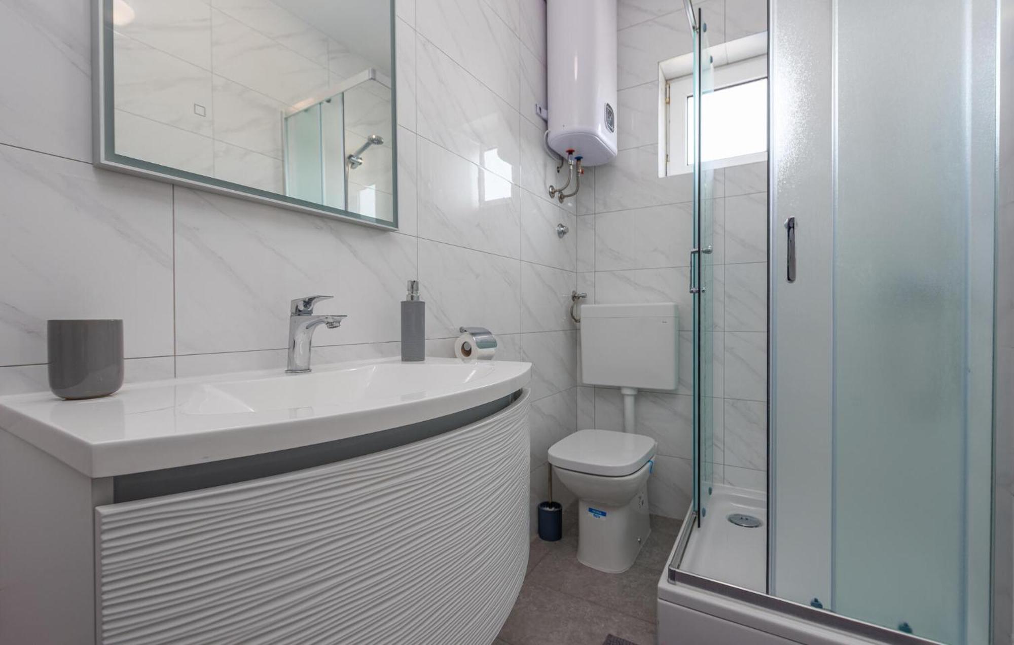 Amazing Apartment In Pakoštane Kültér fotó