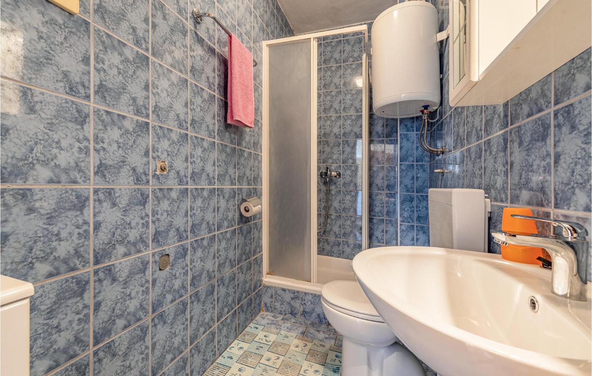Amazing Apartment In Pakoštane Kültér fotó